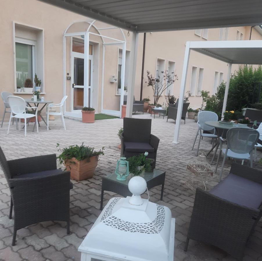 Hotel Porta Rivera Л'Аквіла Екстер'єр фото