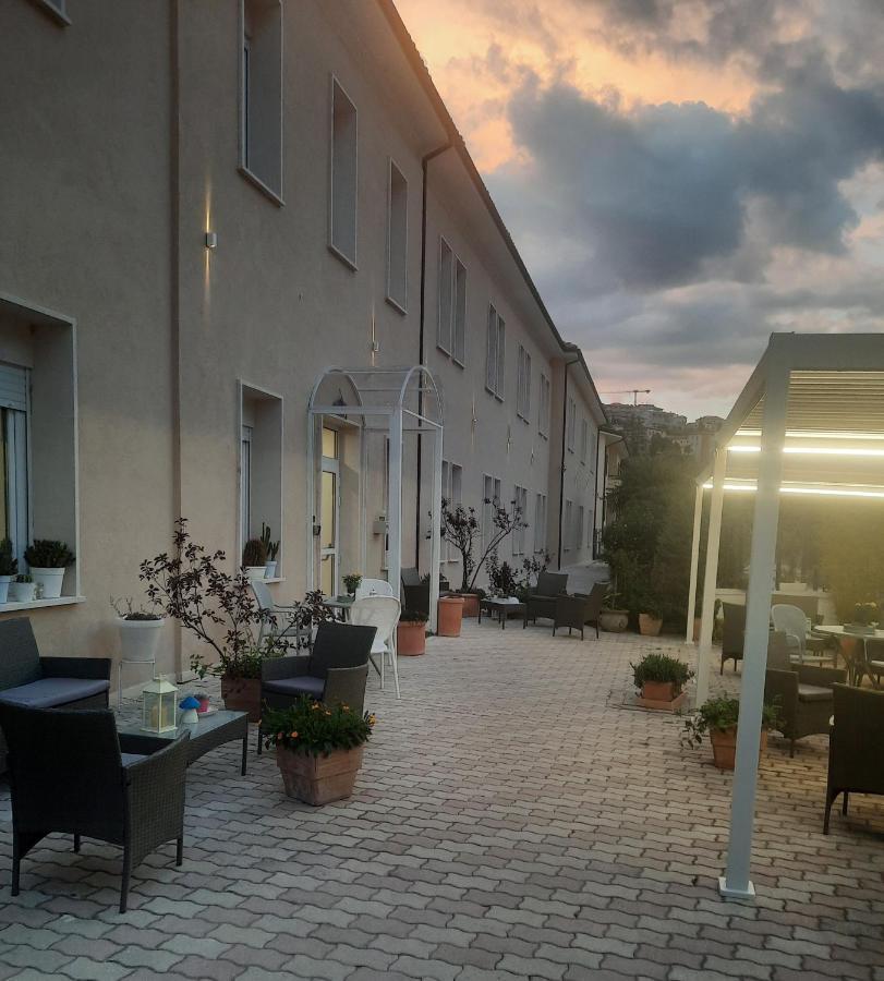 Hotel Porta Rivera Л'Аквіла Екстер'єр фото