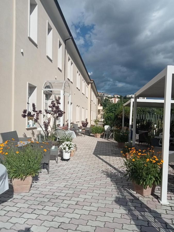 Hotel Porta Rivera Л'Аквіла Екстер'єр фото
