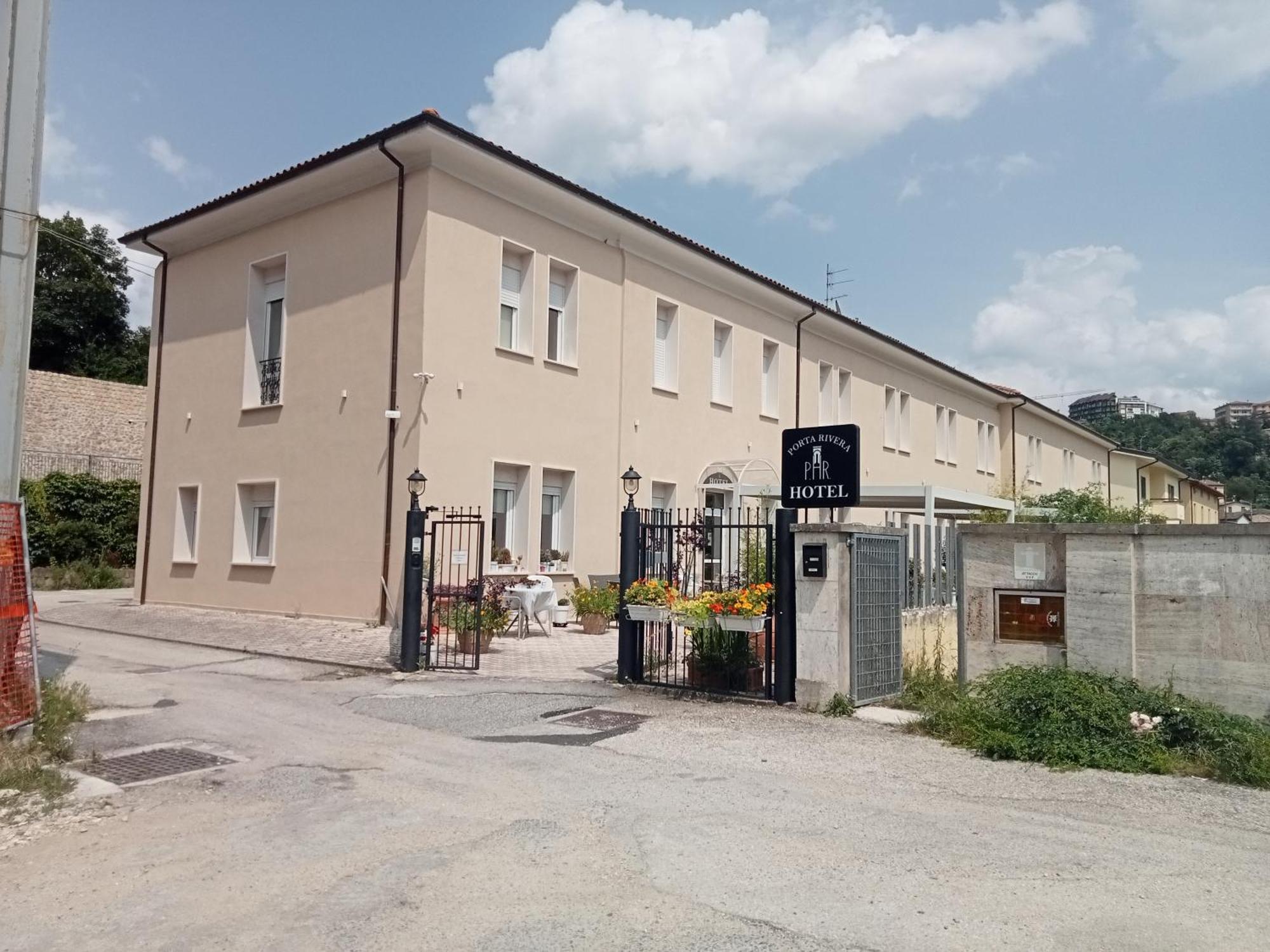 Hotel Porta Rivera Л'Аквіла Екстер'єр фото